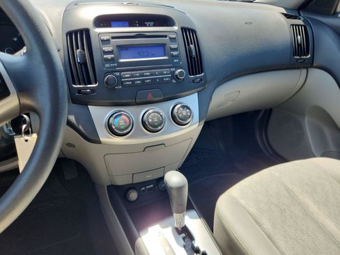 Used 2010 Hyundai Elantra GLS FWD image 26
