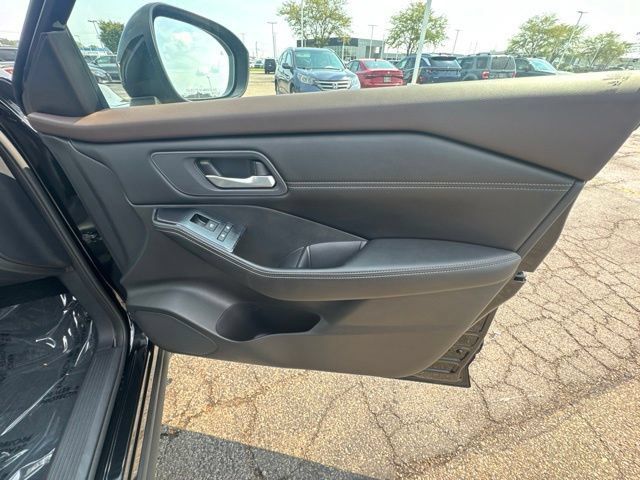 Used 2023 Nissan Rogue SV w/ SV Premium B Package AWD/4WD image 16