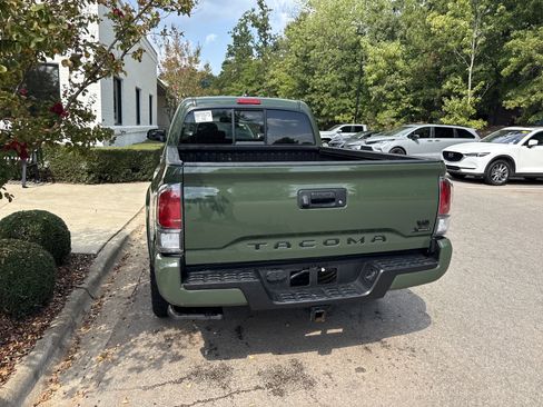 Used 2022 Toyota Tacoma TRD Sport w/ TRD Premium Sport Package AWD/4WD image 43