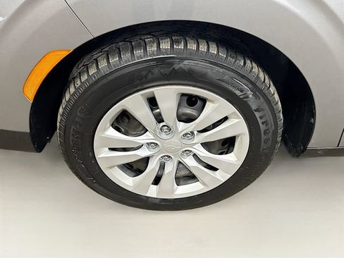 Used 2023 Kia Soul LX FWD image 29