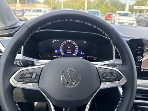 New 2025 Volkswagen Taos SE image 11