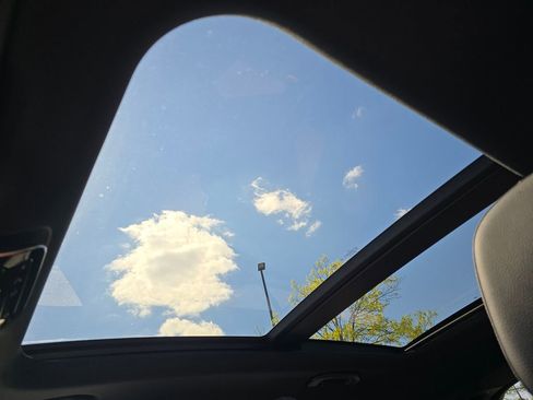 Used 2026 Mercedes-Benz GLC 300 4MATIC image 3