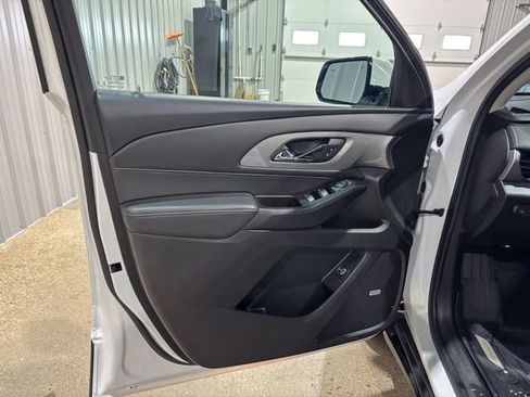 Used 2020 Chevrolet Traverse LT w/ LPO, Midnight Edition image 11