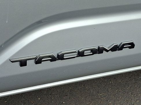 Used 2025 Toyota Tacoma TRD Off-Road image 30