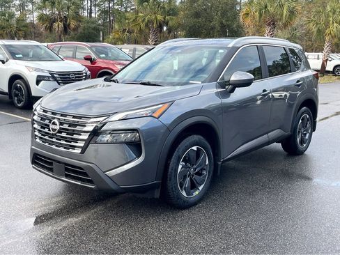 New 2025 Nissan Rogue SV FWD image 3
