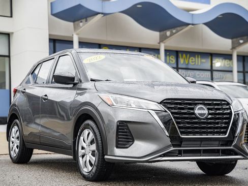 Used 2022 Nissan Kicks S image 1