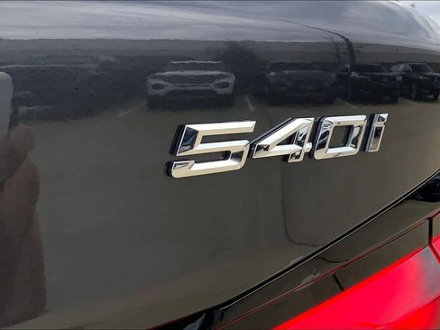 Used 2022 BMW 540i w/ M Sport Package image 9