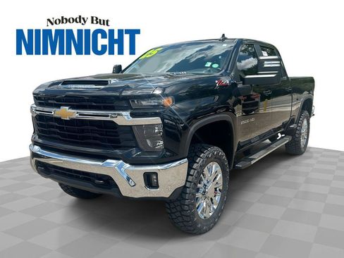 Used 2025 Chevrolet Silverado 2500 LT w/ Convenience Package AWD/4WD image 1