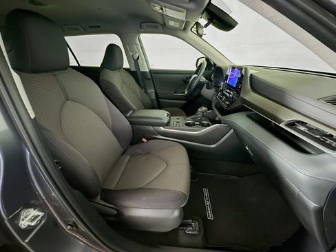 Used 2023 Toyota Highlander LE FWD image 27