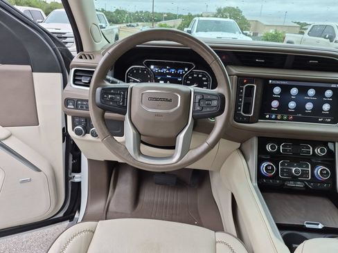 Used 2021 GMC Yukon XL Denali w/ Denali Premium Package AWD/4WD image 33