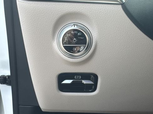 Used 2025 Mercedes-Benz C 300 Sedan image 17