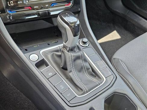 Used 2025 Volkswagen Jetta SE FWD image 12