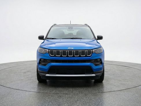 Used 2025 Jeep Compass Limited AWD/4WD image 2