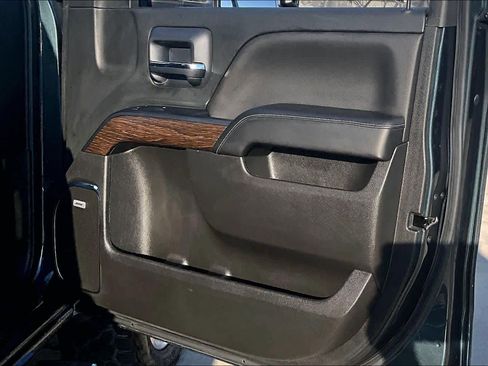 Used 2017 GMC Sierra 2500 Denali w/ Duramax Plus Package AWD/4WD image 23