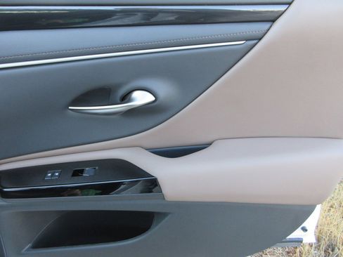 New 2025 Lexus ES 350 image 22