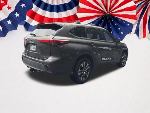 Used 2022 Toyota Highlander XLE FWD image 27