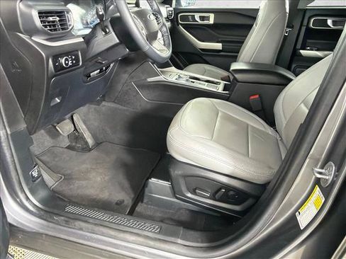 Used 2023 Ford Explorer XLT w/ Equipment Group 202A RWD image 9