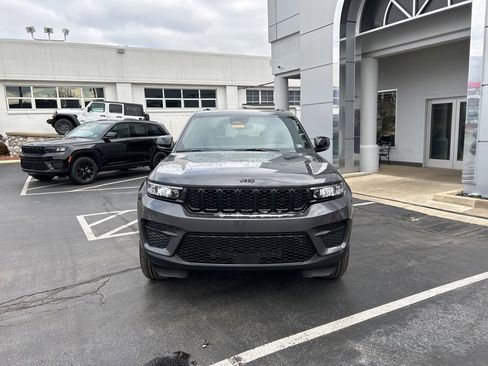 New 2025 Jeep Grand Cherokee image 7