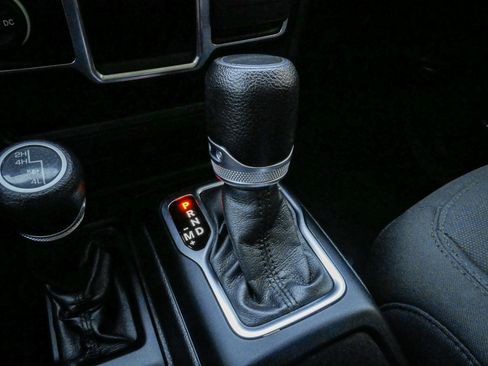 Used 2022 Jeep Gladiator Sport image 23