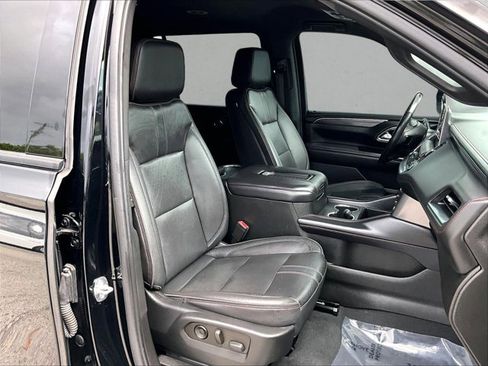 Used 2022 Chevrolet Suburban RST w/ Sport Performance Package AWD/4WD image 9