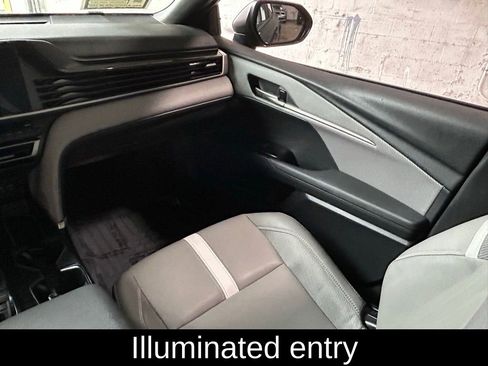 Used 2025 Toyota Camry SE w/ Convenience Package FWD image 11
