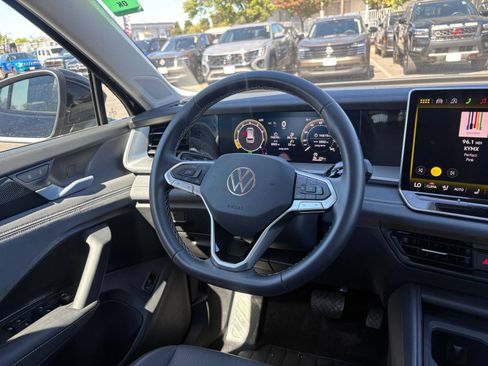 Used 2026 Volkswagen Tiguan SE FWD image 35