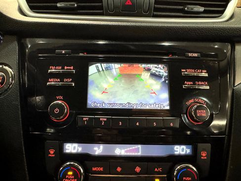 Used 2016 Nissan Rogue SV image 31