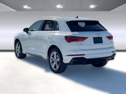 Certified 2022 Audi Q3 2.0T Premium w/ Convenience Package image 3