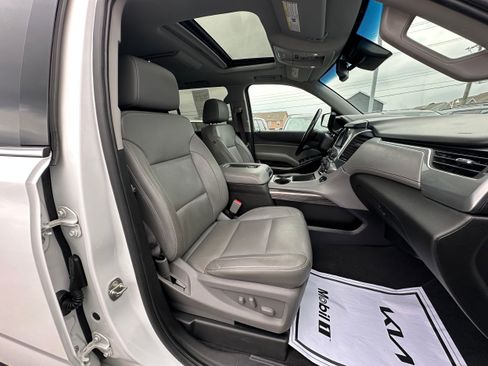 Used 2019 Chevrolet Suburban LT image 28