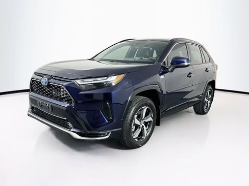 Used 2024 Toyota RAV4 SE AWD/4WD image 3