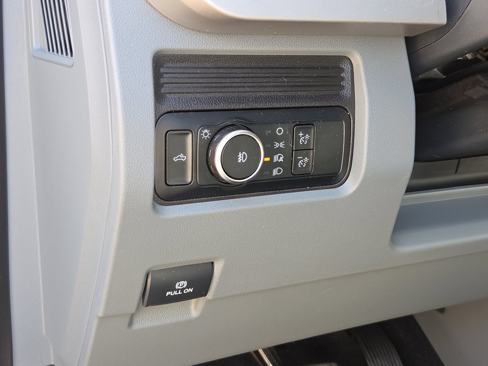 Used 2024 Ford F250 XLT w/ FX4 Off-Road Package AWD/4WD image 17