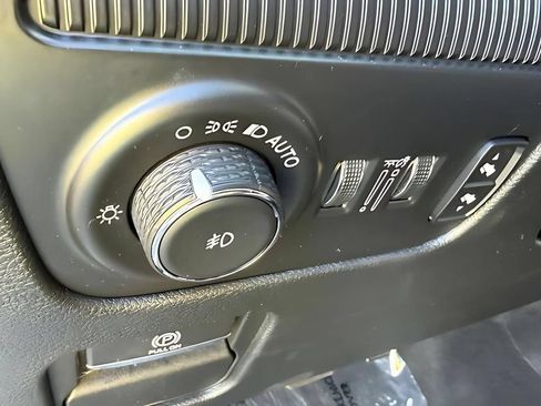 Used 2023 Jeep Wagoneer Series III w/ Preferred Equipment Group AWD/4WD image 17