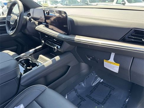 New 2025 Chevrolet Suburban Premier image 6