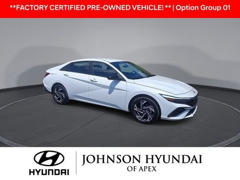 Used 2025 Hyundai Elantra SEL FWD image 2