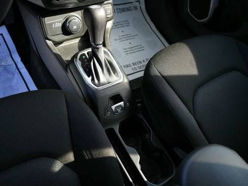 Used 2023 Jeep Renegade Latitude AWD/4WD image 17