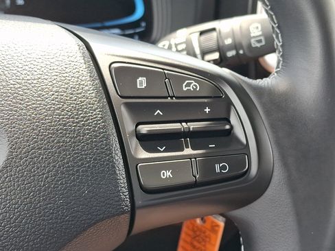 Used 2023 Hyundai Venue SEL FWD image 23