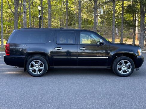 Used 2011 Chevrolet Suburban LTZ AWD/4WD image 4