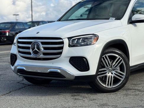 Used 2025 Mercedes-Benz GLS 450 4MATIC image 3