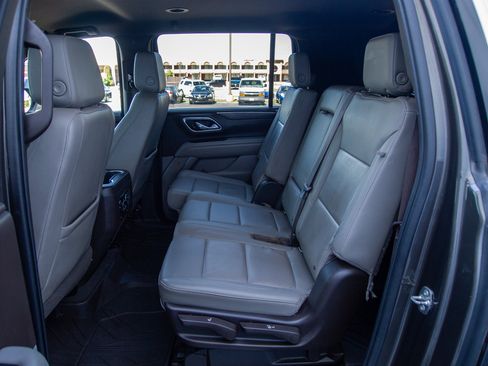 Used 2021 Chevrolet Suburban LT AWD/4WD image 24