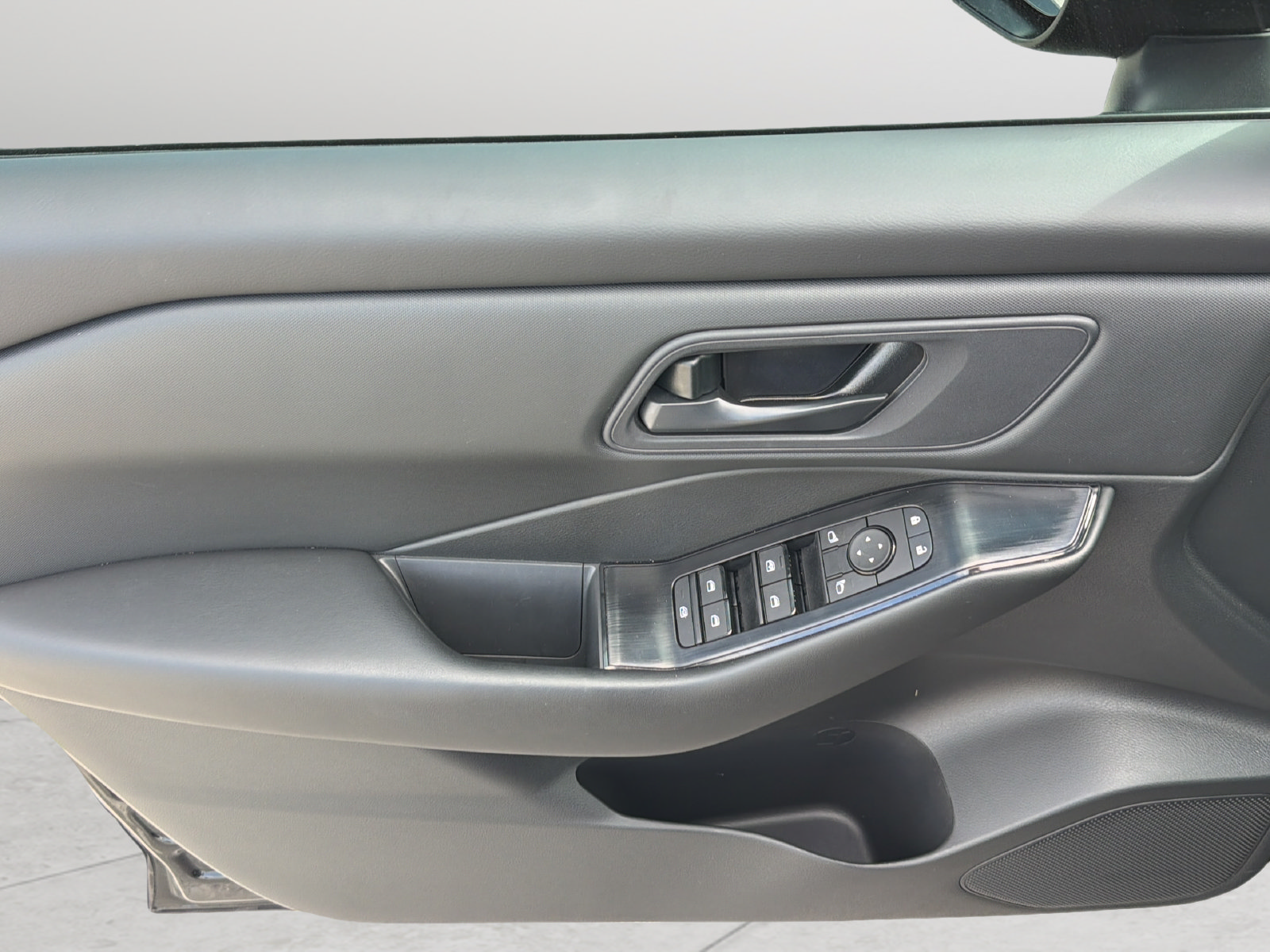 Certified 2025 Nissan Rogue S FWD image 28