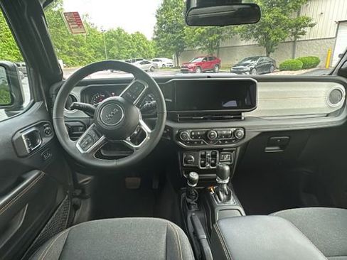 Used 2025 Jeep Wrangler Unlimited Sahara w/ Safety Group AWD/4WD image 9