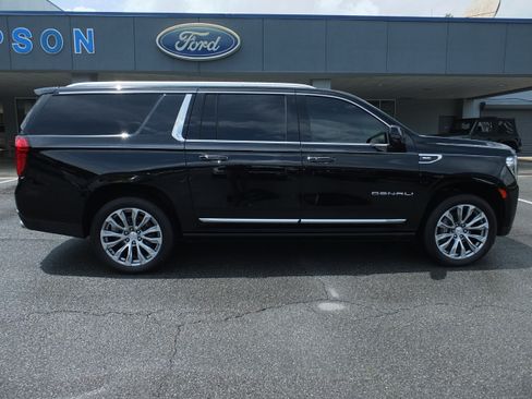 Used 2022 GMC Yukon XL Denali w/ Denali Ultimate Package RWD image 2