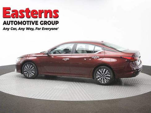 Used 2025 Nissan Altima 2.5 SV FWD image 59