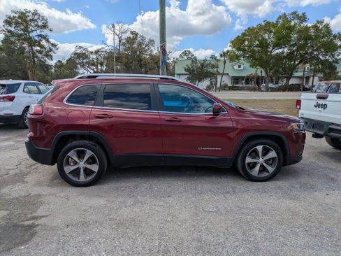 Used 2019 Jeep Cherokee Limited image 3