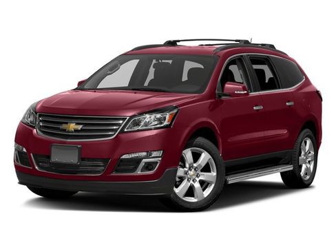 Used 2017 Chevrolet Traverse LT w/ Style and Technology Package image 2