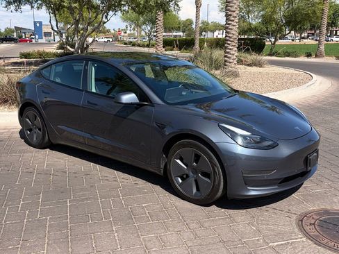 Used 2022 Tesla Model 3 Standard Range RWD image 1
