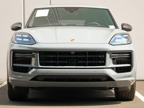 Used 2024 Porsche Cayenne Turbo AWD/4WD image 7