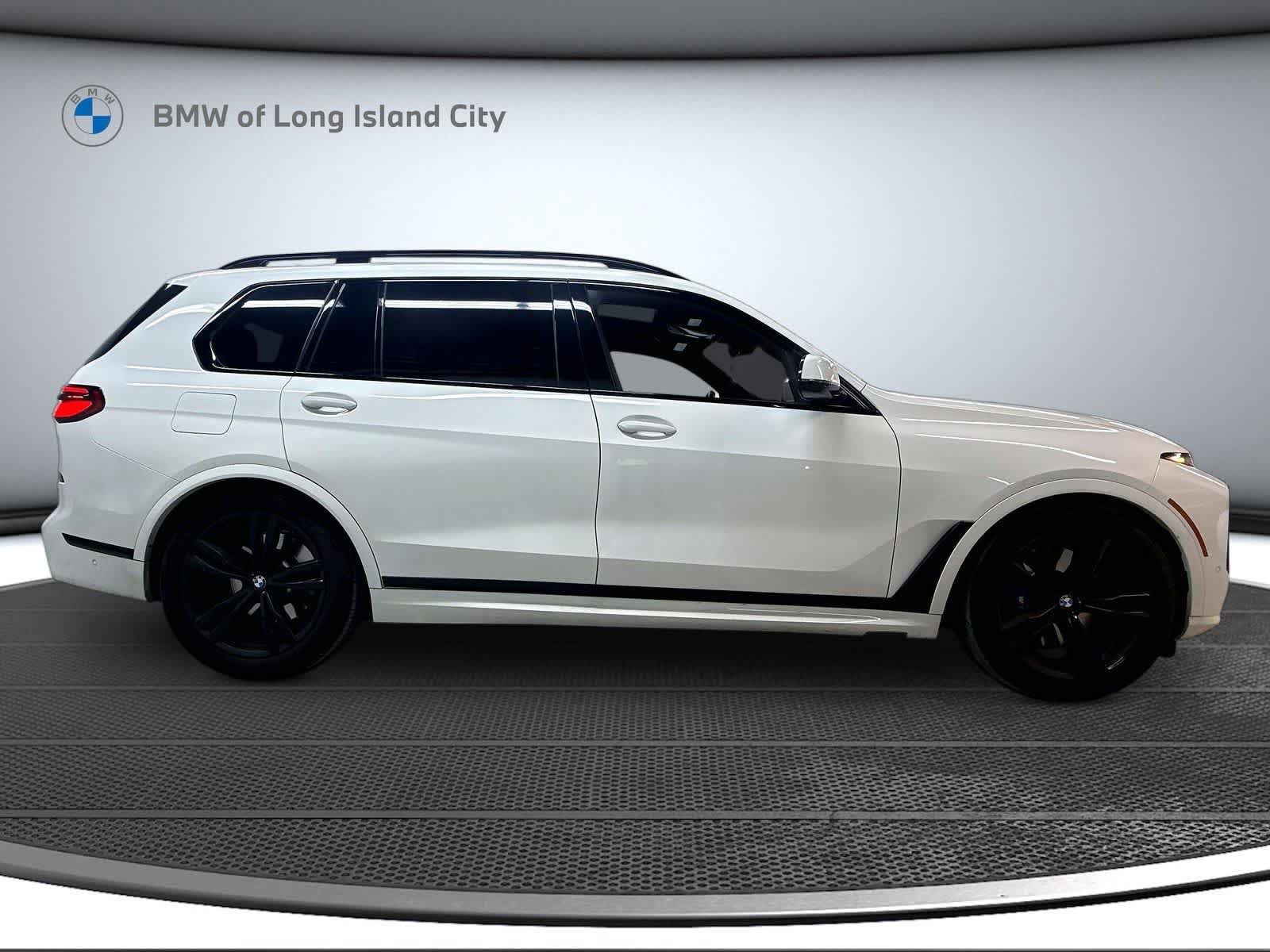 Used 2024 BMW X7 xDrive40i w/ M Sport Package AWD/4WD image 4