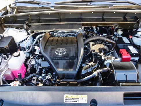 Certified 2025 Toyota Highlander XLE image 33