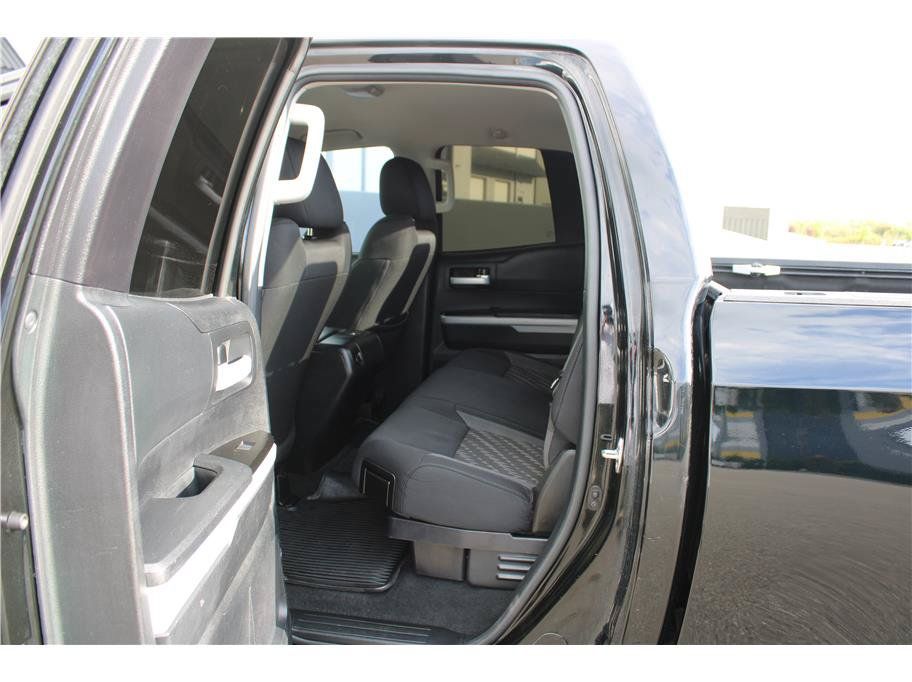 Used 2018 Toyota Tundra SR5 w/ SR5 Upgrade Package AWD/4WD image 12
